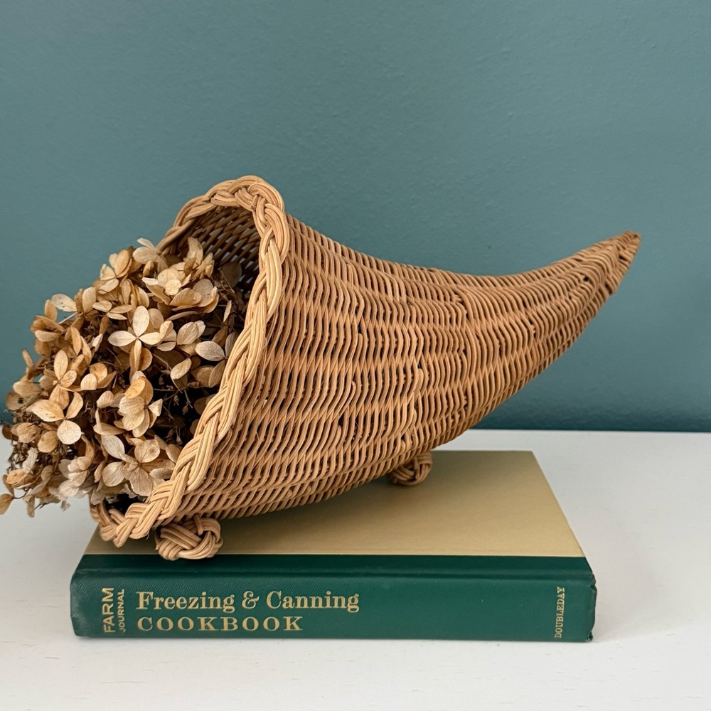 Vintage Woven Natural Fiber Wicker Horn-of-Plenty Cornucopia Basket Farmhouse